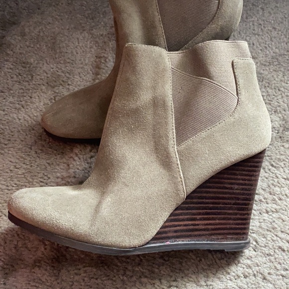 Never worn size 7.5 Tahari Boots - Picture 2 of 7